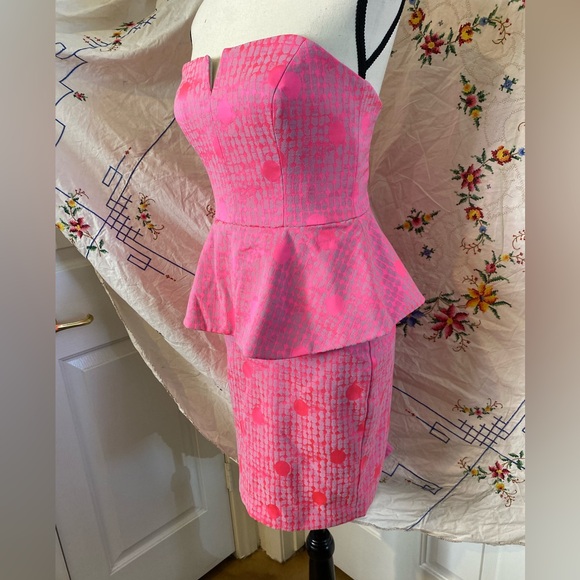 VINTAGE NICOLE MILLER HOT PINK POLKA DOT PEPLUM MINI DRESS - Picture 2 of 10